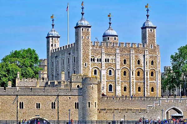 Лондонский Тауэр (Tower of London) является одним из крупнейших и известнейших замков Англии, чья история насчитывает почти 900 лет.